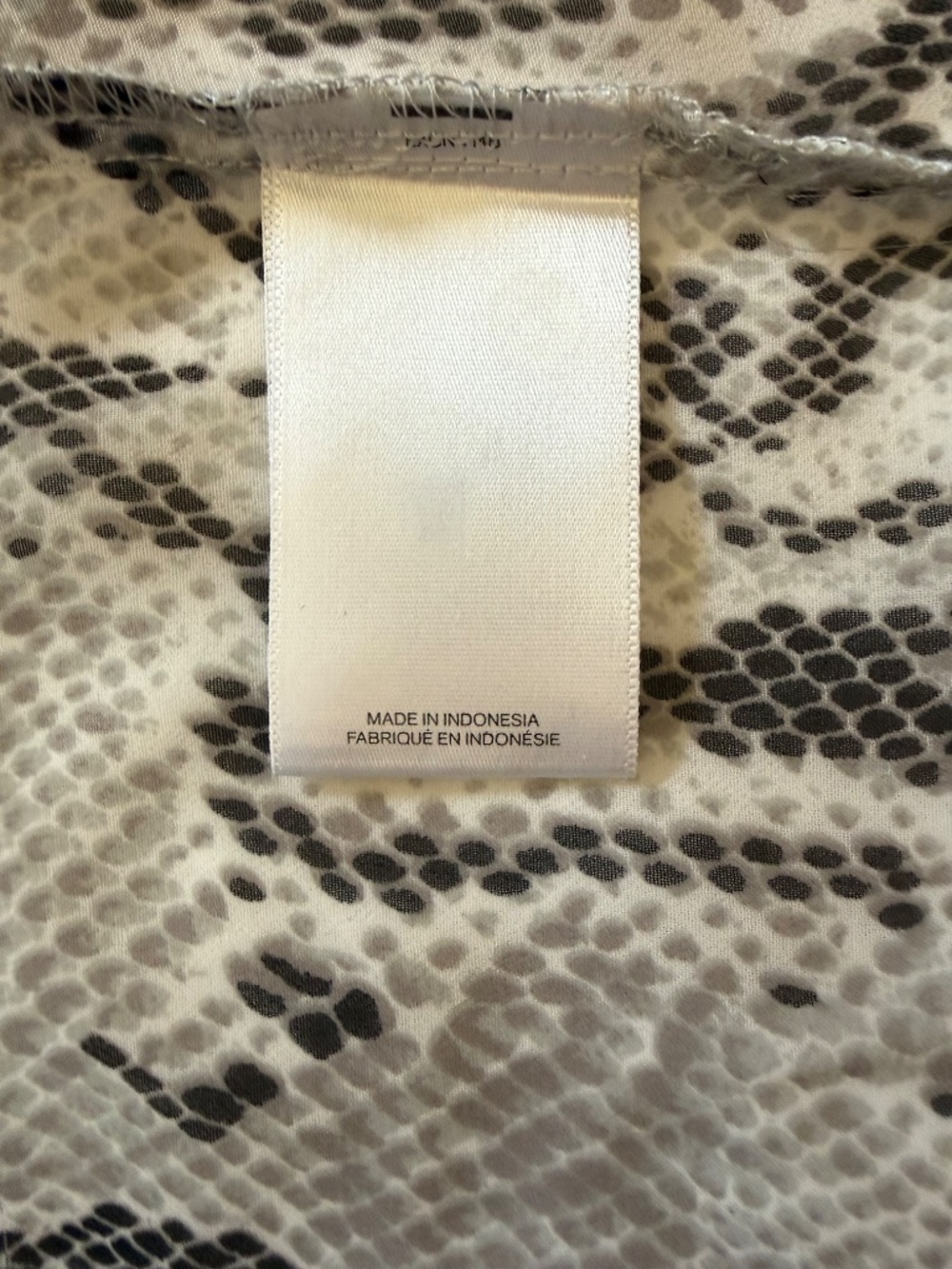 Express Python Print Blouse - Picture 5 of 7